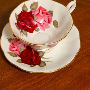 Royal albert tea cup and saucer cabbage rose